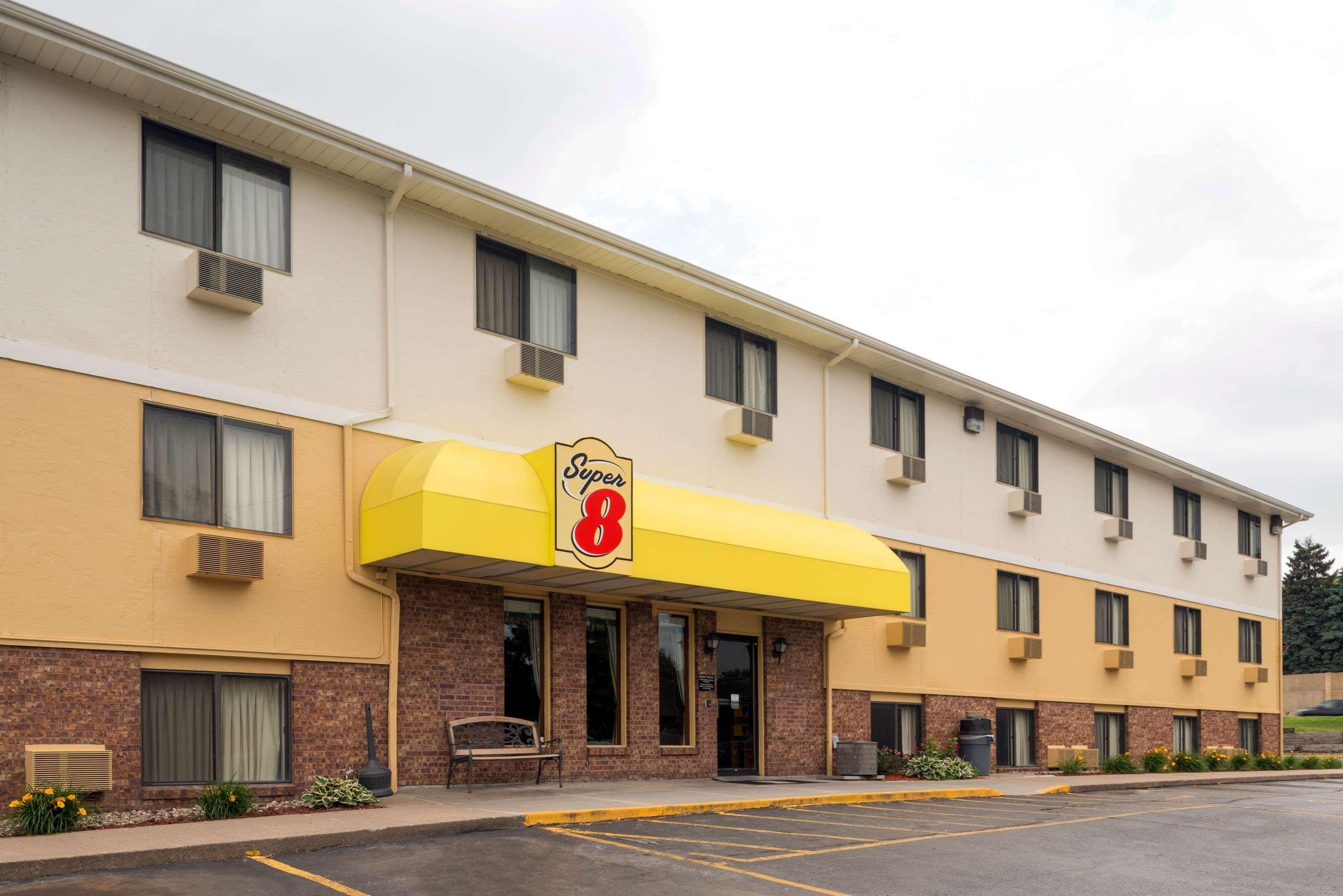 Super 8 By Wyndham Omaha Ne Hotel Exterior photo