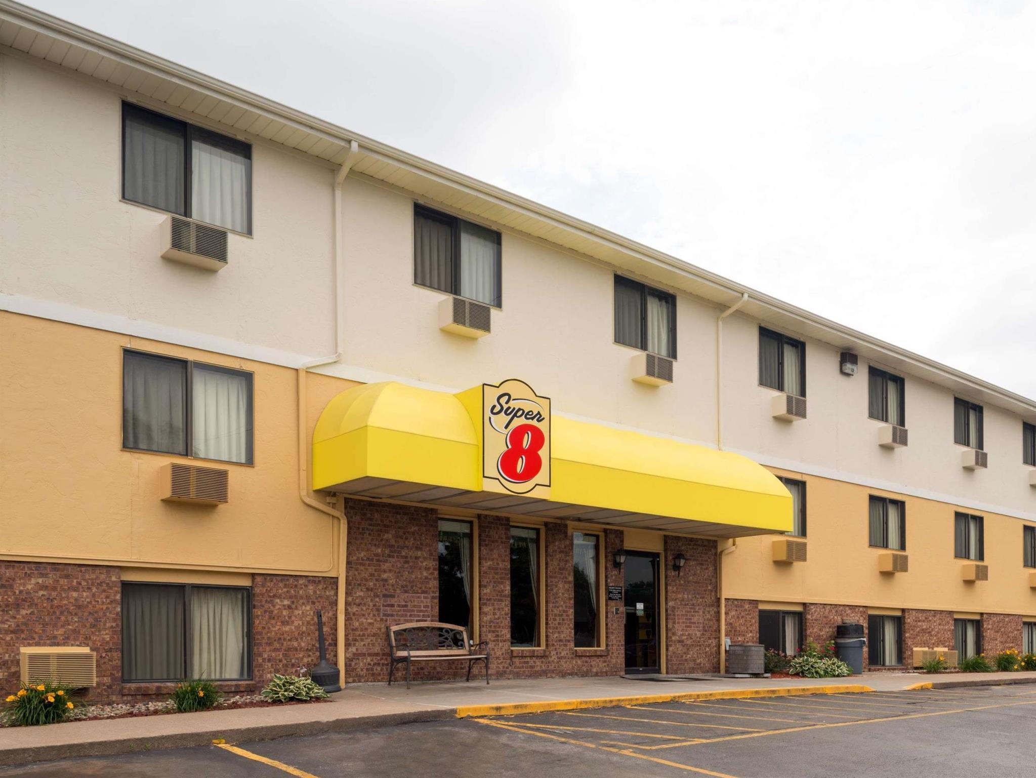 Super 8 By Wyndham Omaha Ne Hotel Exterior photo